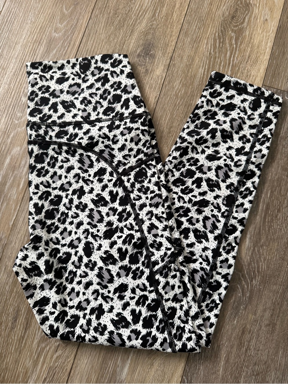 ZYIA Black and White Leopard Print Women's Leggings NWOT